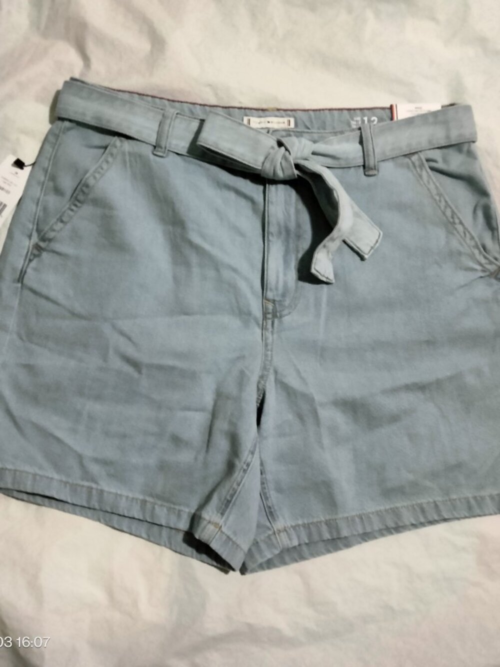 Tommy Hilfiger Women's High Rise 6" Rigid Denim Shorts Light Wash Belted Size 12